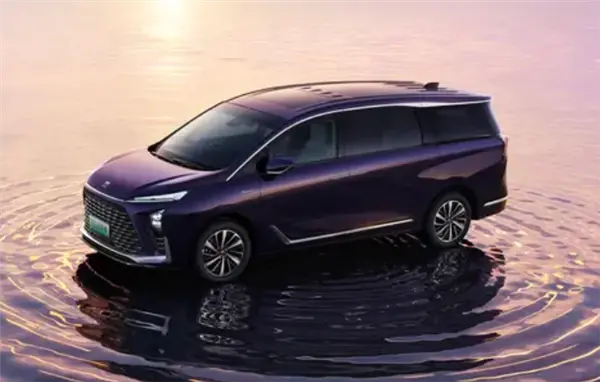 新款别克GL8陆尊PHEV内饰曝光：升级环抱式后排座椅加热