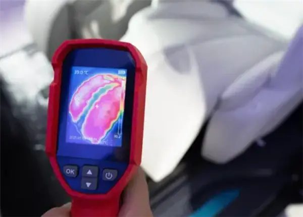 新款别克GL8陆尊PHEV内饰曝光：升级环抱式后排座椅加热