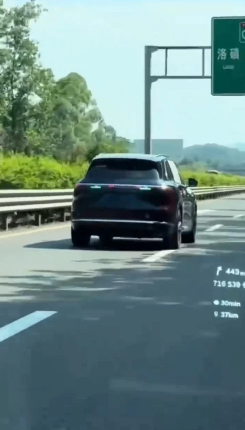 全新问界M7实车路测视频曝光：前后均配智驾小蓝灯