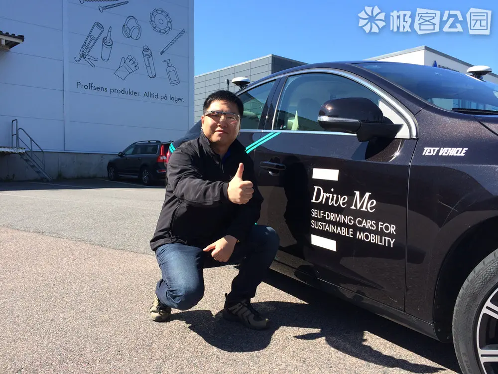 2014年，极客公园创始人&总裁 张鹏作为中国第一批体验者，参与沃尔沃自动驾驶技术道路测试 | 图片来源：视觉中国