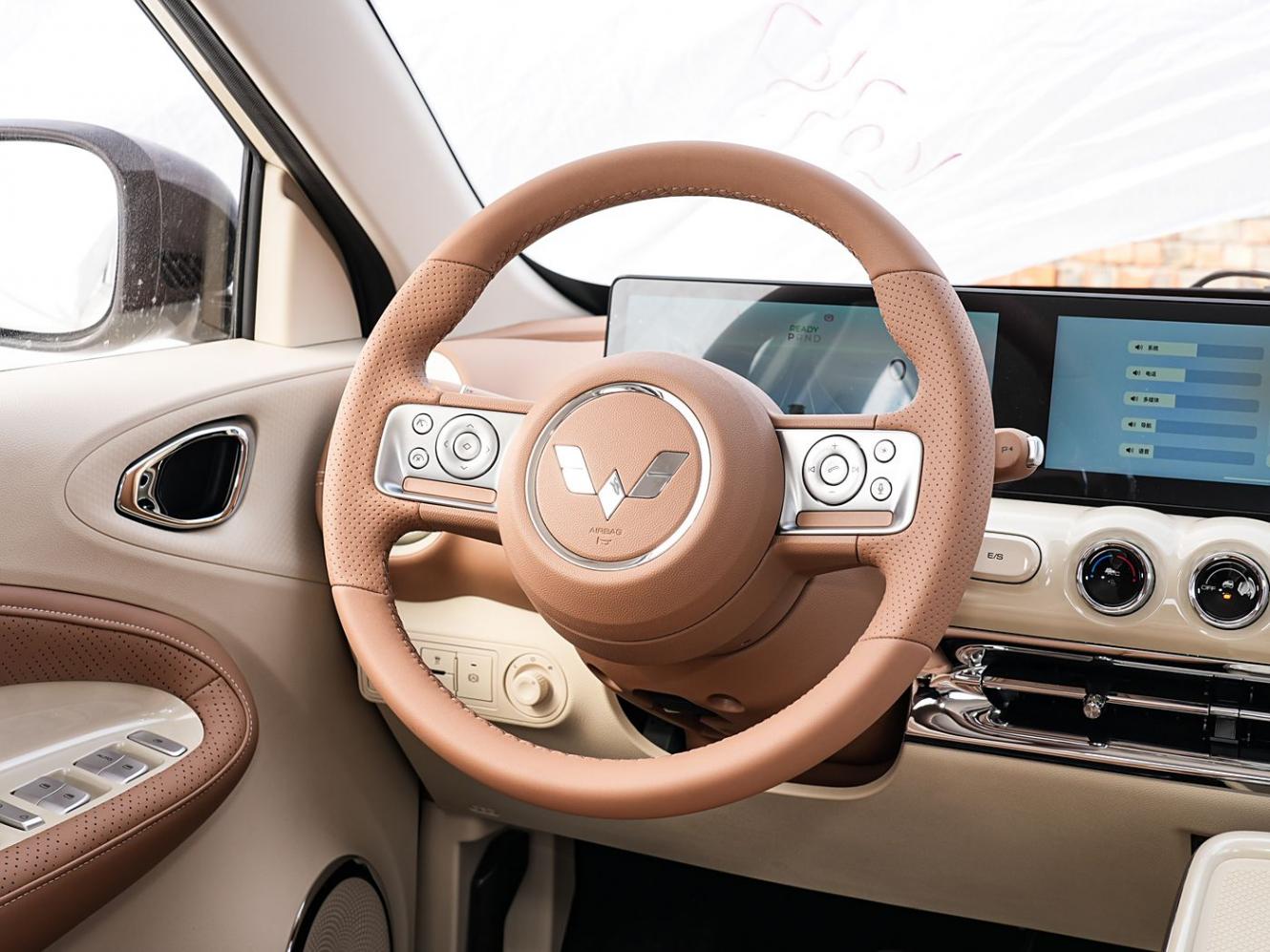 纯电家用代步小车,小巧灵活又好开,5.38万就能买,解读五菱缤果
