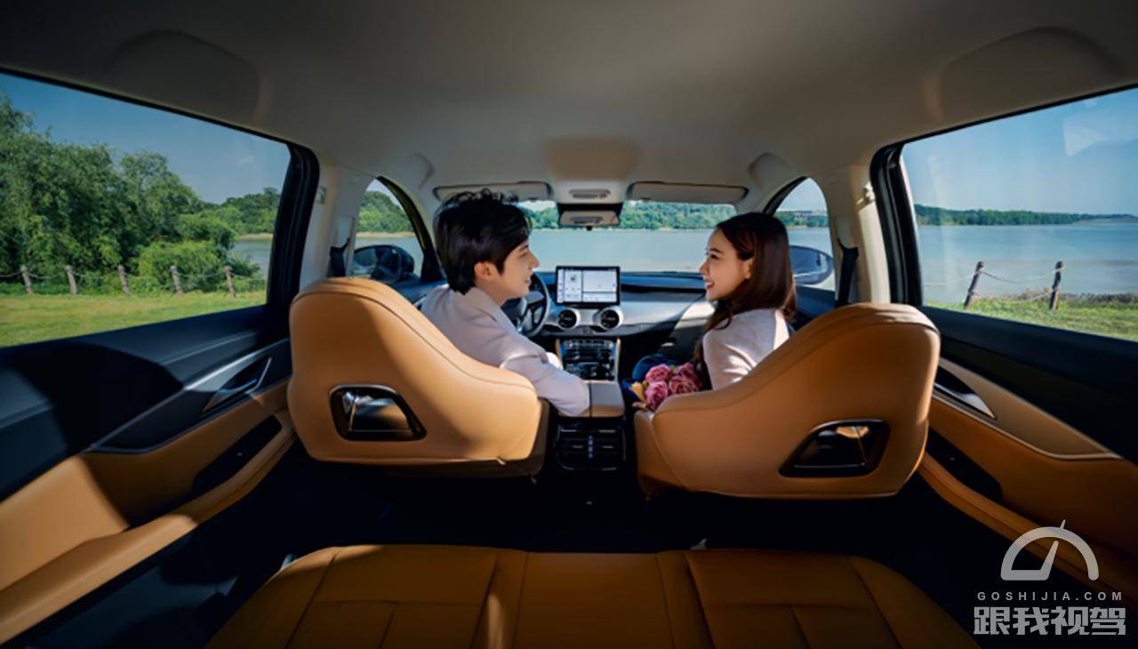 轴距2730mm+530公里纯电续航 东风风行星海T5打造10万级全场景SUV