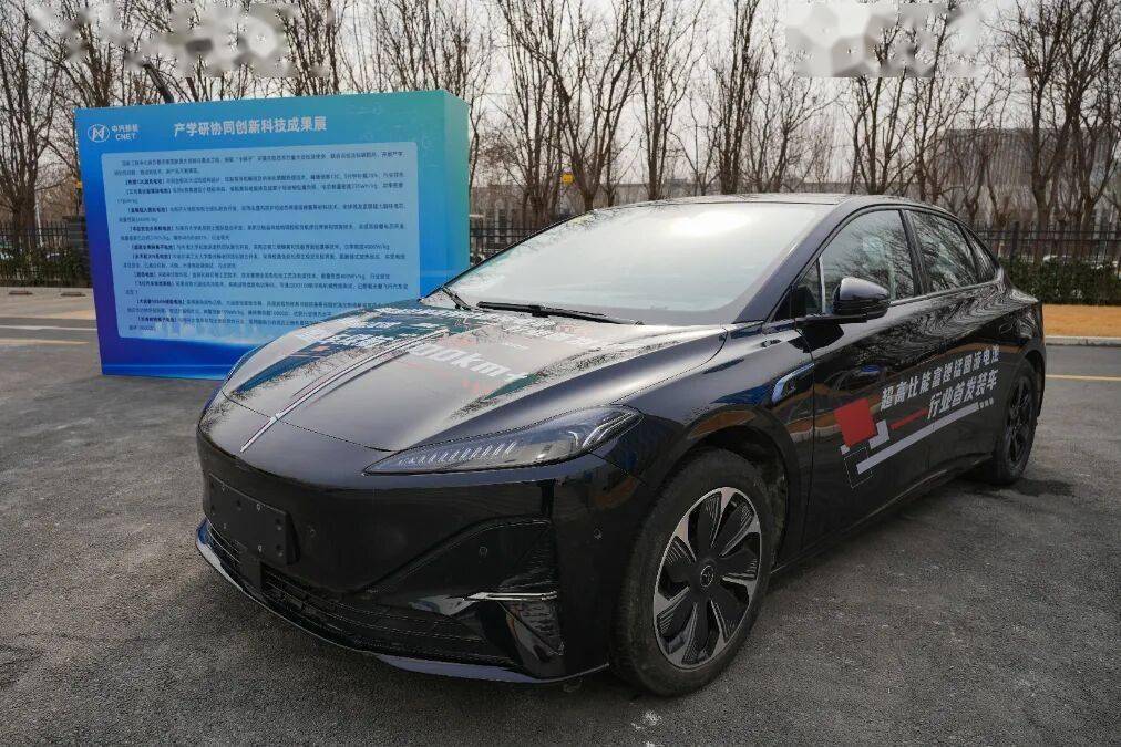 中汽新能携手南开团队,超高比能富锂锰固液电池首发装车续航破千