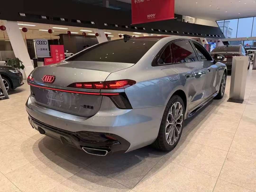 全新一代奥迪A6L到店,外观运动,内饰科技,配quattro智能四驱