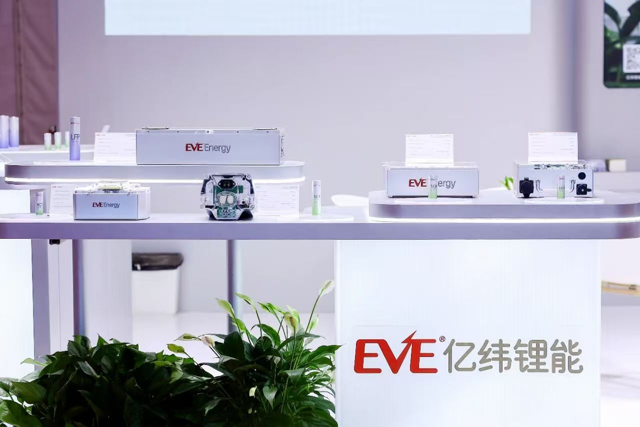 闭环了！机器人，给机器人造电池