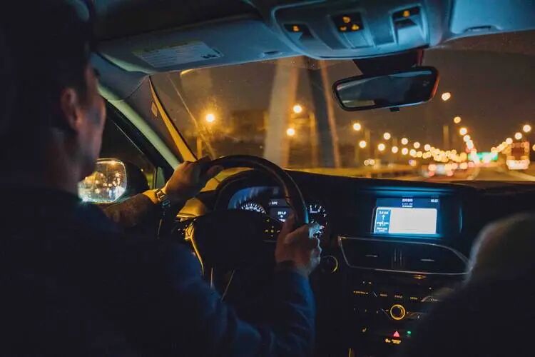 油车车主终于承认羡慕电车车主了