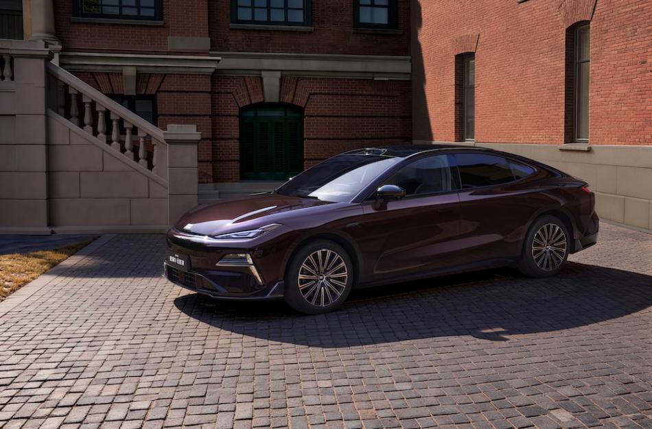 225km纯电续航+城市NOA 吉利银河星耀8&ldquo;远航家&rdquo;预售