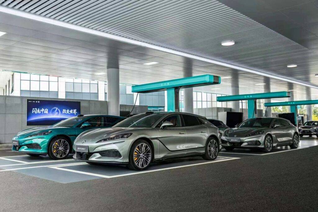 中国新能源猎装车大乱斗，全新腾势Z9GT只为胜利而来