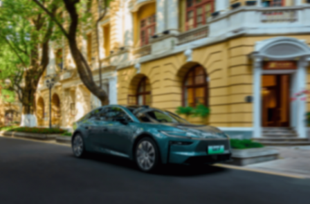 铂智7开车绿 背景糊