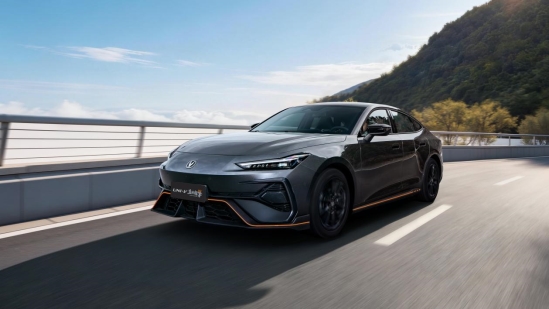 燃油车城区油耗进入2L时代 长安汽车发布蓝鲸超擎动力