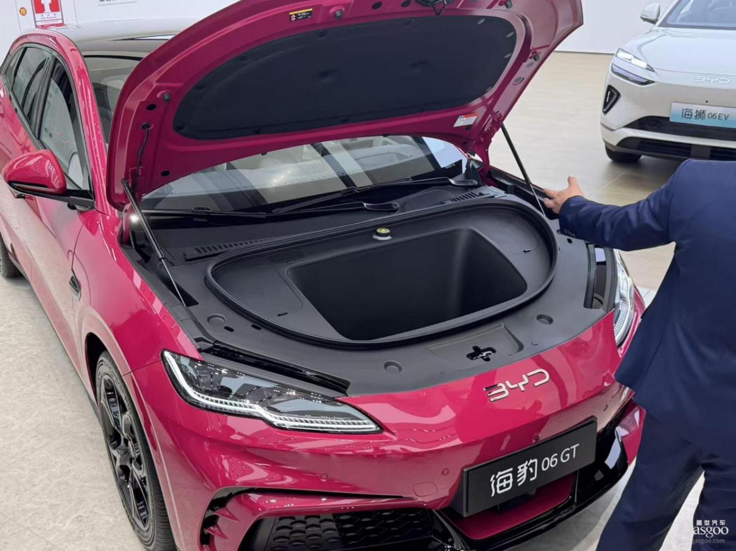 比亚迪2026款海豹06GT启动交付，全国展车已到店