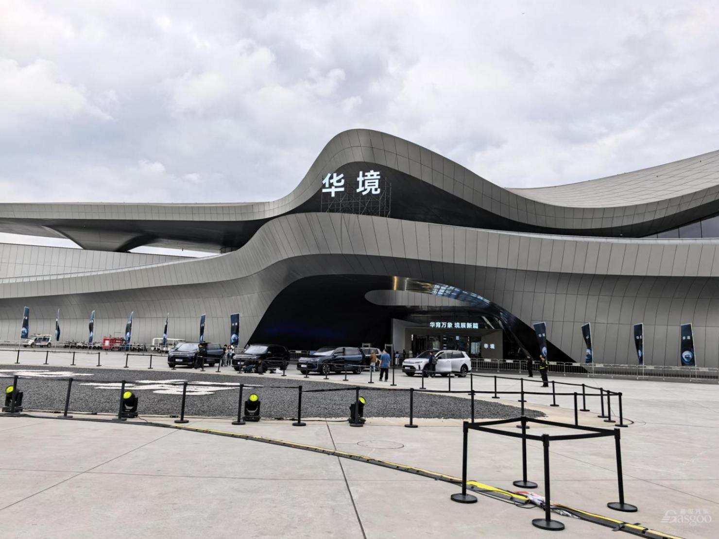 华境S首发亮相：自主冲高，华为是万能解药？