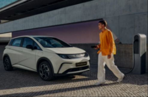 中国车企闯加拿大，为何拟纯电、混动、插混齐上阵？