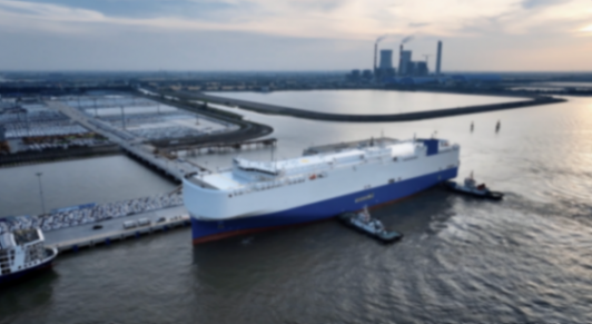 满载奇瑞出口车辆的滚装船