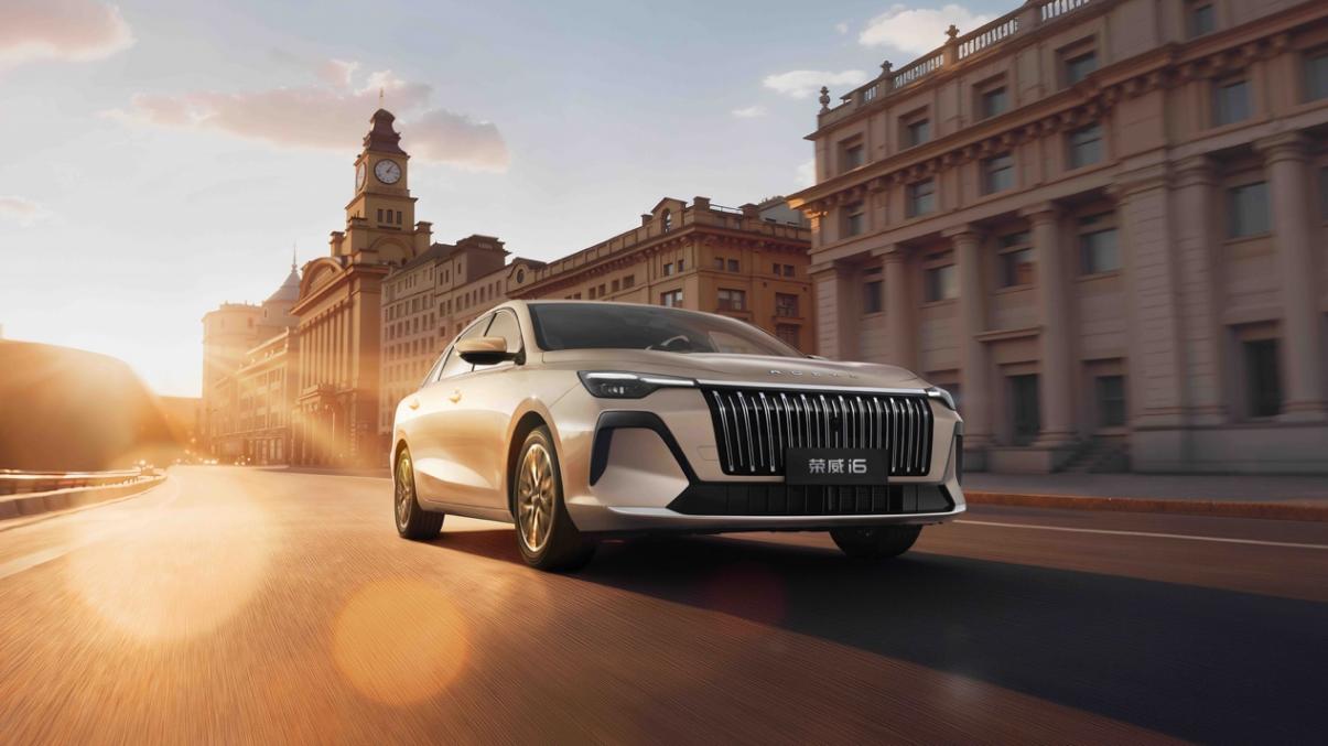 荣威i6开启预售：6.59万起，百公里油耗5.96L