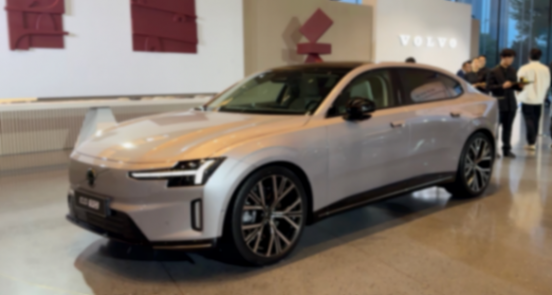 沃尔沃ES90与EX90开启预售 XC70感恩版同步上市