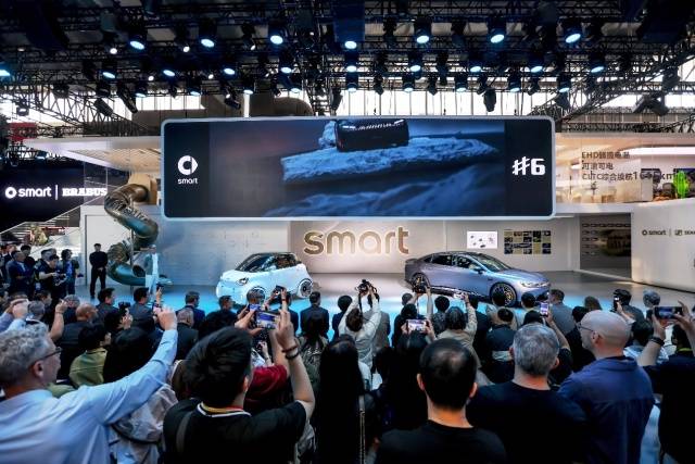 天生爱不同,smart登陆2026北京车展 精灵6号18.99万元起开启预售