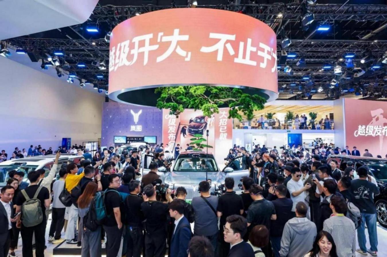 岚图泰山家族领衔 岚图汽车携全矩阵产品亮相北京车展